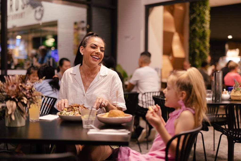 H On Mitchell Apartment Hotel Darwin Restaurant bilde